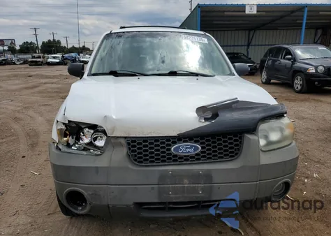 2005 Ford Escape Xlt z USA, uszkodzony, nr VIN 1FMYU93115KC21517
